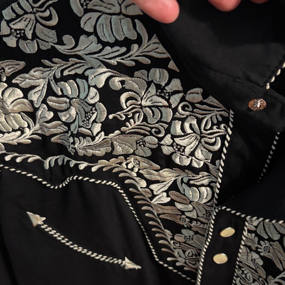 Scully Black Shirt with Elegant Silver Details - Picture 3 of 7